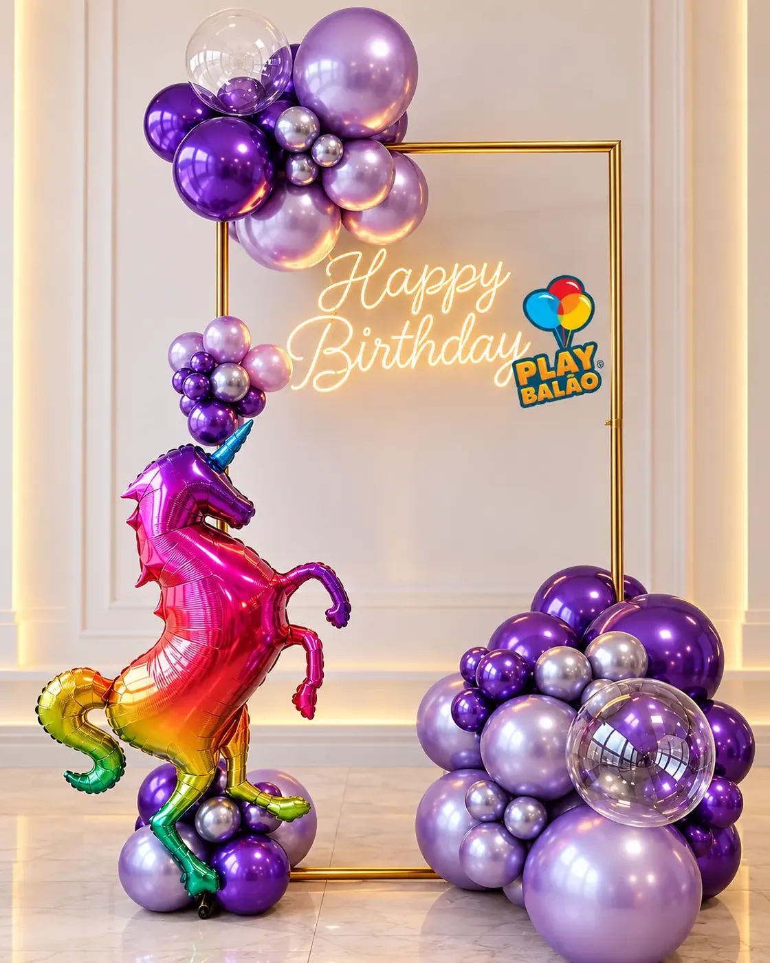 Painel Happy Birthday com unicórnio metalizado e balões roxos